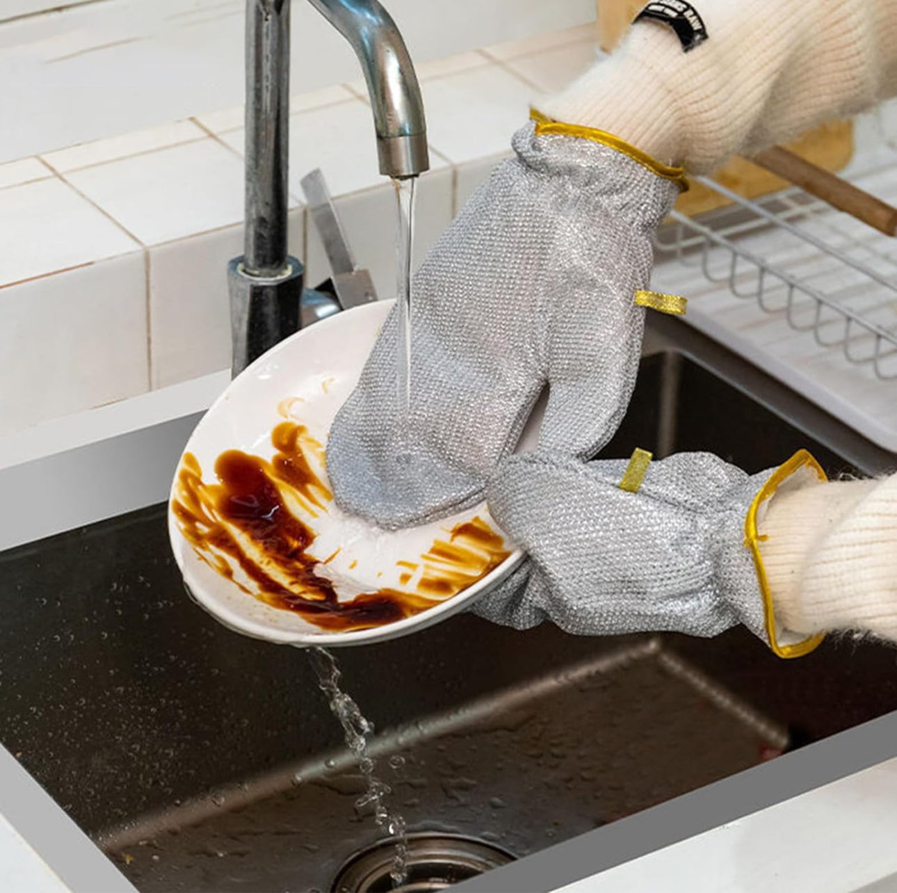 Scrubbing Gloves With Scrubber