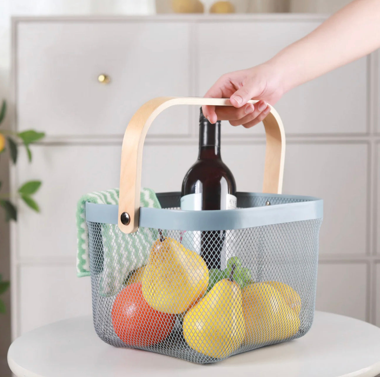 Metal Mesh Basket With Handle
