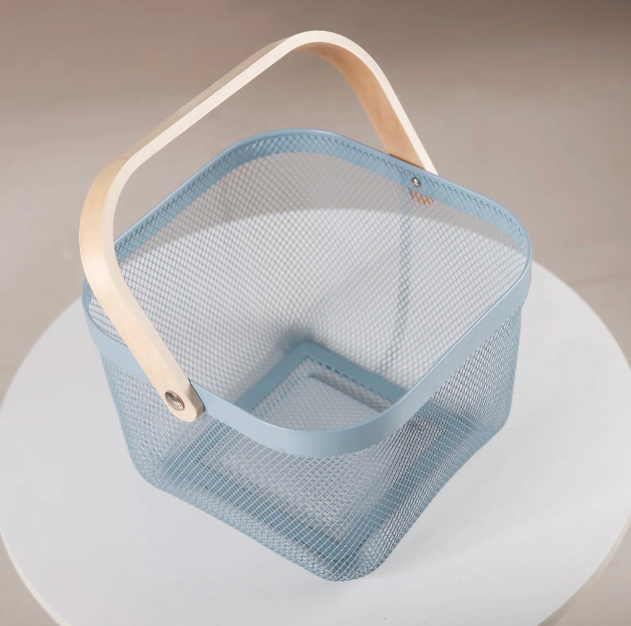 Metal Mesh Basket With Handle