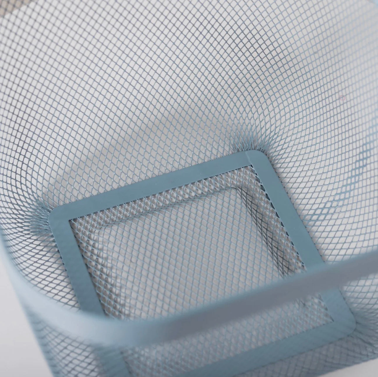 Metal Mesh Basket With Handle