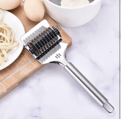 Noodles cutter